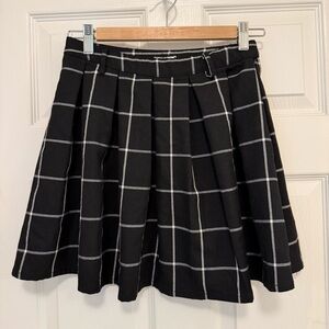 Like New Hot Topic Windowpane Plaid Pleated Mini Skirt